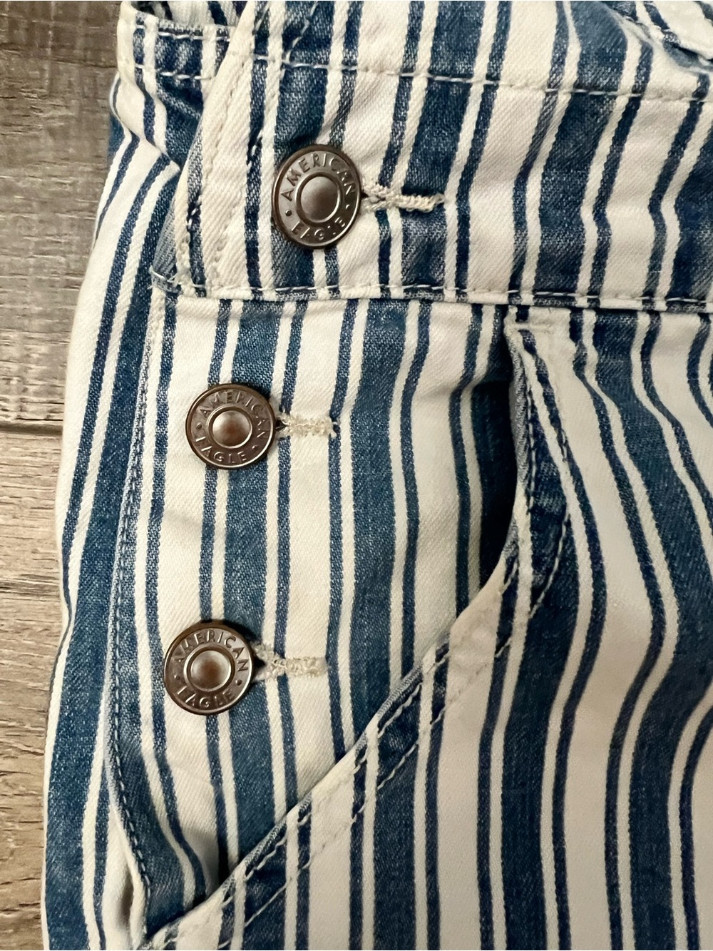 American Eagle Outfitters Blue & White Striped Women’s Short Overalls size M EUC - Picture 2 of 6